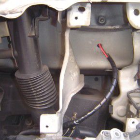いすゞ　エルフ　バックカメラの設置・取付　カメラケーブル配線