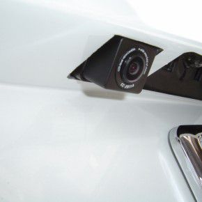 マツダのMPVにバックカメラを装着3