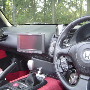 ホンダ S2000にパイオニアオンダッシュカーナビ[楽ナビ]の取付3