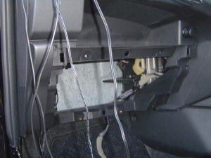 日産ウイングロードからパイオニア 楽ナビの取外 4