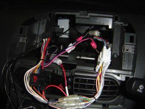 三菱 アイ [i]にパイオニア 楽ナビ AVIC-HRZ09 の取付 5