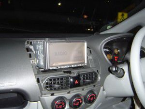 三菱 アイ [i]にパイオニア 楽ナビ AVIC-HRZ09 の取付 6