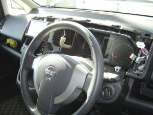 日産セレナに三菱カーナビNR-HZ750CD-DTVの設置 2