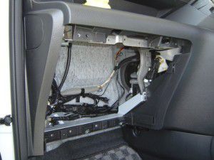 日産セレナに三菱カーナビNR-HZ750CD-DTVの設置 4