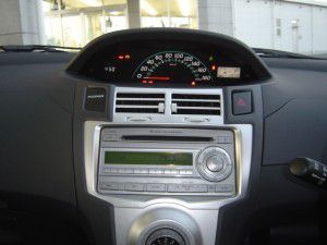 トヨタ ヴィッツ 20年式 三菱NR-HZ750CD-DTV  カーナビの取付 2