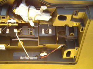マツダ　プレマシー=MAZDA PREMACY=[DBA-CREW] 平成19年式にパナソニック製バックカメラCY-RC50D/KDの取付 3