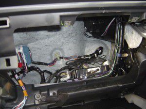 マツダ　プレマシー=MAZDA PREMACY=[DBA-CREW] 平成19年式にパナソニック製バックカメラCY-RC50D/KDの取付 6
