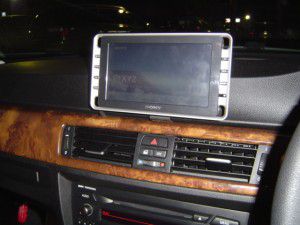 BMW E90オンダッシュモニター設置