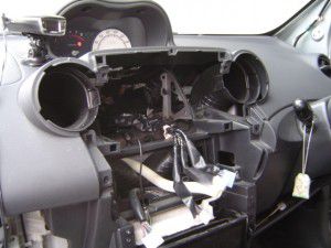 イストのオーディオパネルを分解