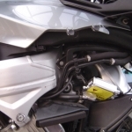 BMW K1200SにHIDバラストの設置