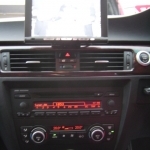 E90に楽ナビを設置した状態