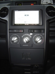 トヨタ　bBにカーナビ　楽ナビAVIC-HRZ099の設置完了