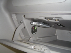 グローブボックス内にETC車載器の設置