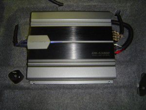 新型プリウスに4chパワーアンプの設置