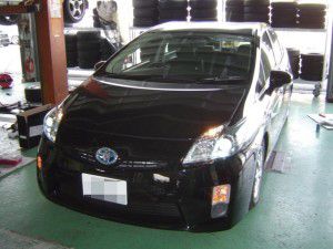 トヨタ　新型プリウスにカロッツェリア　サイバーナビ他電装品の取付