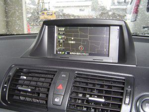 BMW 120i E87にモニターブラケットを利用してカーナビの取付