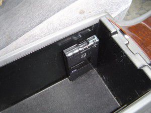 クラウンマジェスタのセンターコンソール内にETC車載器本体の取付