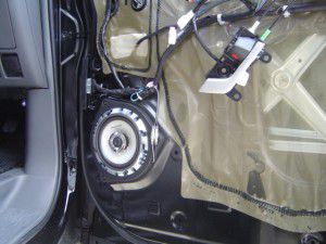 トヨタ　VOXYのフロントドアスピーカーの交換