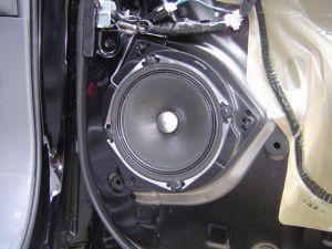 VOXYにフロントドアスピーカーの取付