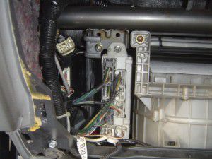 クラウン　パーキングアシストコンピューター　設置位置