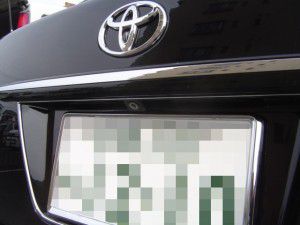 クラウンに純正バックカメラを取り付けた状態