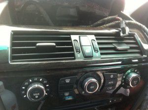BMW iDriveモニター取外し