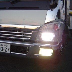 三菱キャンター積載車のヘッドライトをHIDに交換
