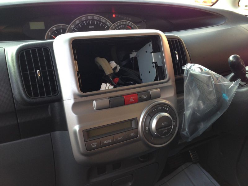 ダイハツ タントにカーナビ 楽ナビAVICMRZ009の取付 12Vで感電するねんInSideの徒然日記 ダイハツ タントにカーナビ 楽ナビAVICMRZ009の取付 12Vで感電するねんInSideの徒然日記